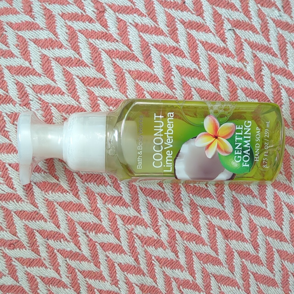 NWT BBW Bath & Body Works 🥥 🍋‍🟩 Coconut Lime Verbena Gentle Foaming Hand Soap